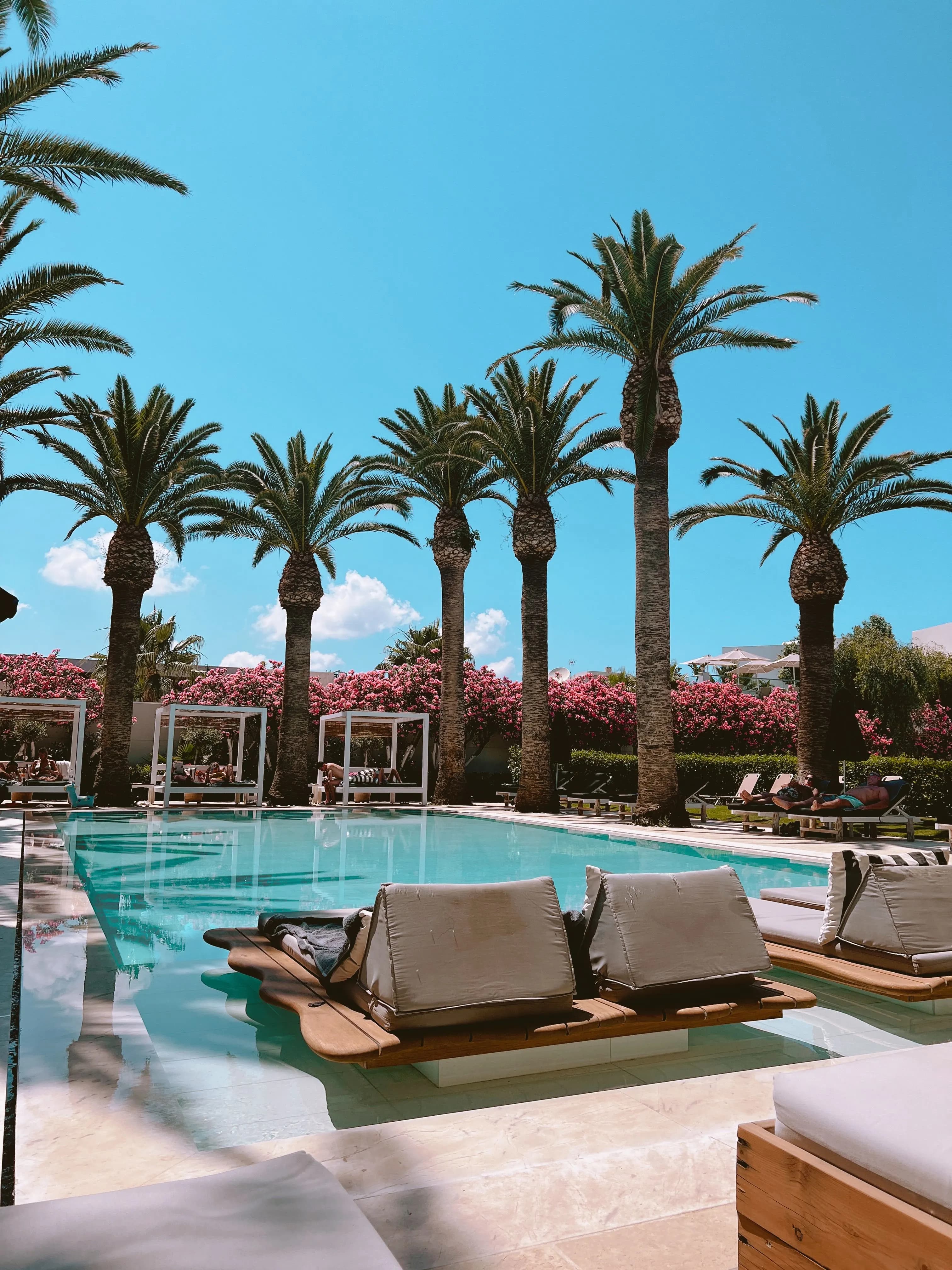 Luxury style packages, tours and stays on Wheyer